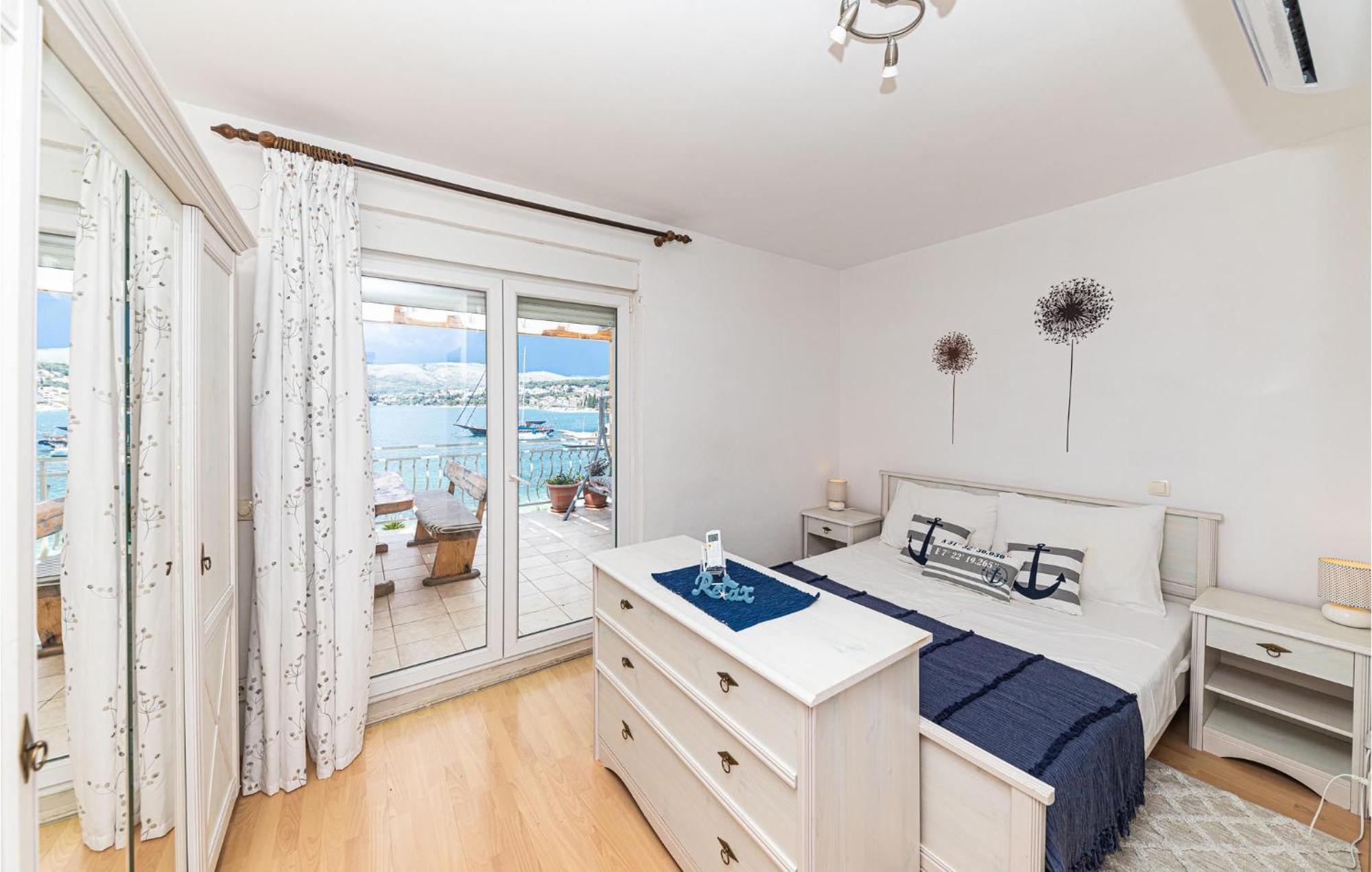 2 Bedroom Beautiful Apartment In Okrug Gornji Τρογκίρ Εξωτερικό φωτογραφία